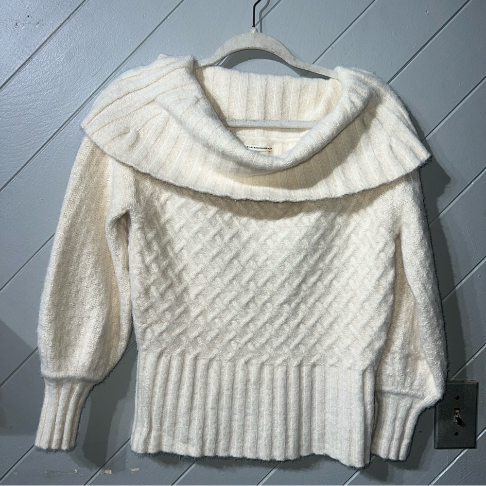 Anthropologie Margot Off the Shoulder Sweater. Cream Color. Size M. Great Cond!!